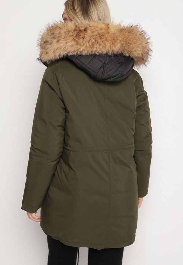 Born2be - Zielona Kurtka Parka z Dwustronnym Suwakiem i Kapturem z Odpinanym Futerkiem Ediliria. Kolor: beżowy. Materiał: futro. Sezon: zima