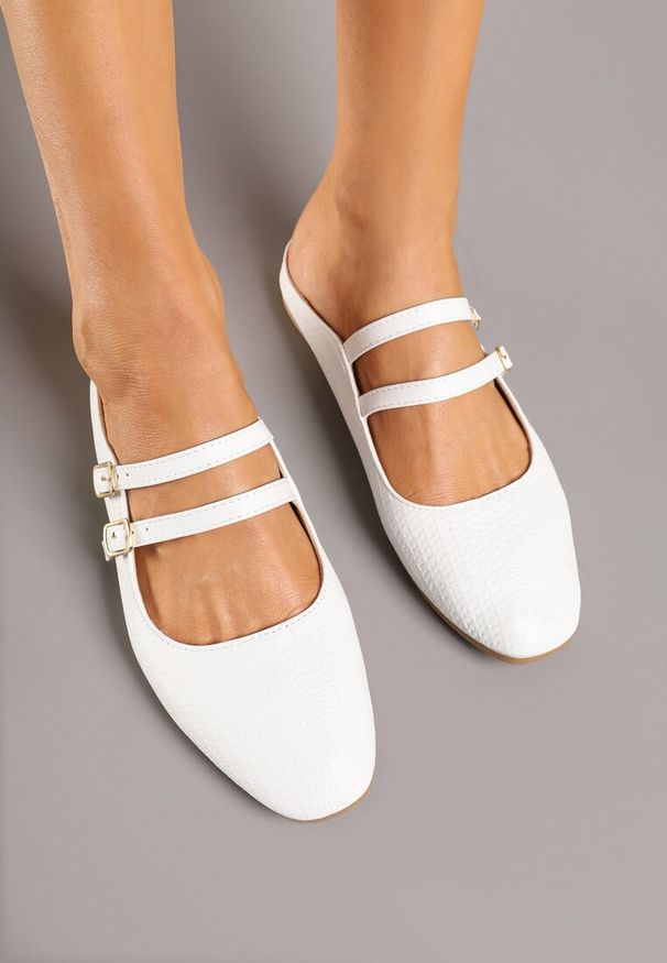 Renee - Białe Klapki Balerinki Ozdobione Paseczkami Davissae. Kolor: biały. Materiał: jeans. Wzór: aplikacja. Styl: klasyczny, elegancki