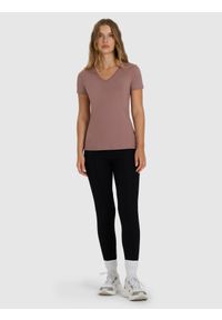 4f - 4F T-shirt slim gładki damski - beżowy XL. Okazja: na co dzień. Typ kołnierza: dekolt w serek. Kolor: beżowy. Materiał: skóra, bawełna. Wzór: gładki. Styl: casual