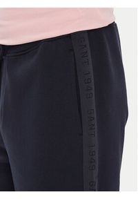 GANT - Gant Szorty sportowe 2825122T Granatowy Regular Fit. Kolor: niebieski. Materiał: bawełna. Styl: sportowy #4