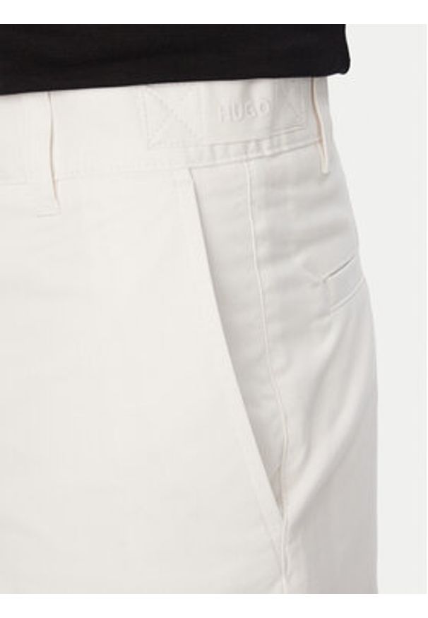 Hugo - HUGO Szorty materiałowe Genar261S 50567293 Kremowy Slim Fit. Kolor: kremowy. Materiał: bawełna