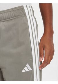 Adidas - adidas Dres Essentials 3-Stripes JX0509 Zielony Regular Fit. Kolor: zielony. Materiał: syntetyk #6