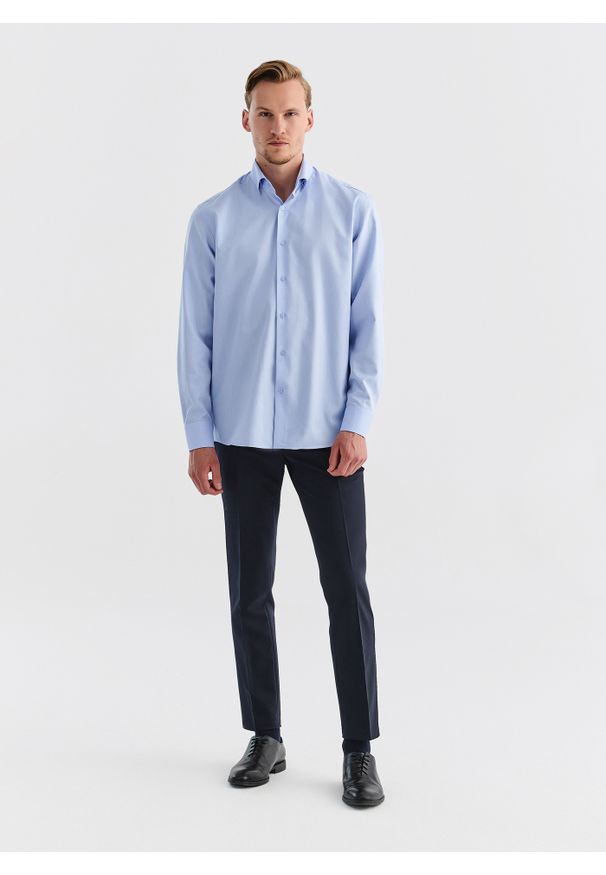 Pako Lorente - PAKO LORENTE – Gładka elegancka błękitna koszula męska. Typ kołnierza: kołnierzyk klasyczny. Kolor: niebieski. Materiał: bawełna. Długość rękawa: długi rękaw. Długość: długie. Wzór: gładki. Styl: elegancki