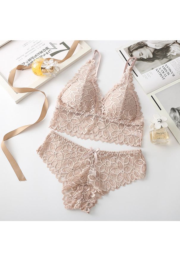 Intica - Komplet bielizny koronkowej braletka i figi na co dzień Jungeun. Stan: podwyższony. Kolor: beżowy. Materiał: koronka. Wzór: aplikacja