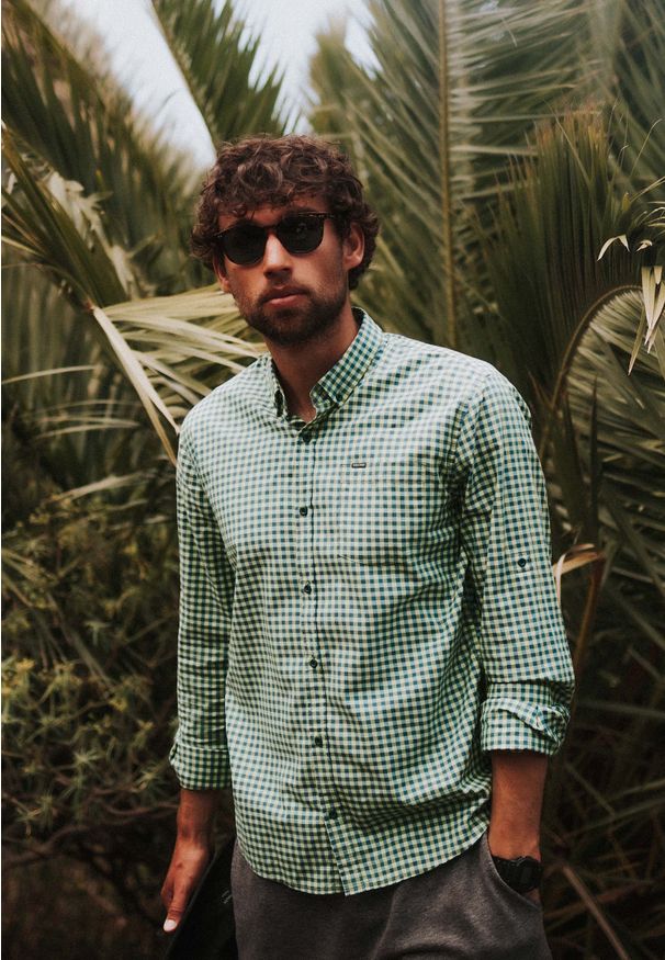Volcano - Koszula Slim Fit K-METIS. Typ kołnierza: button down. Kolor: zielony. Materiał: włókno, skóra, materiał, bawełna. Wzór: aplikacja, kratka