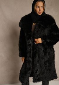 Renee - Czarny Płaszcz Futro o Jednorzędowym Kroju z Szerokim Kołnierzem Aweda. Okazja: na co dzień. Kolor: czarny. Materiał: futro. Styl: wizytowy, casual, elegancki #2