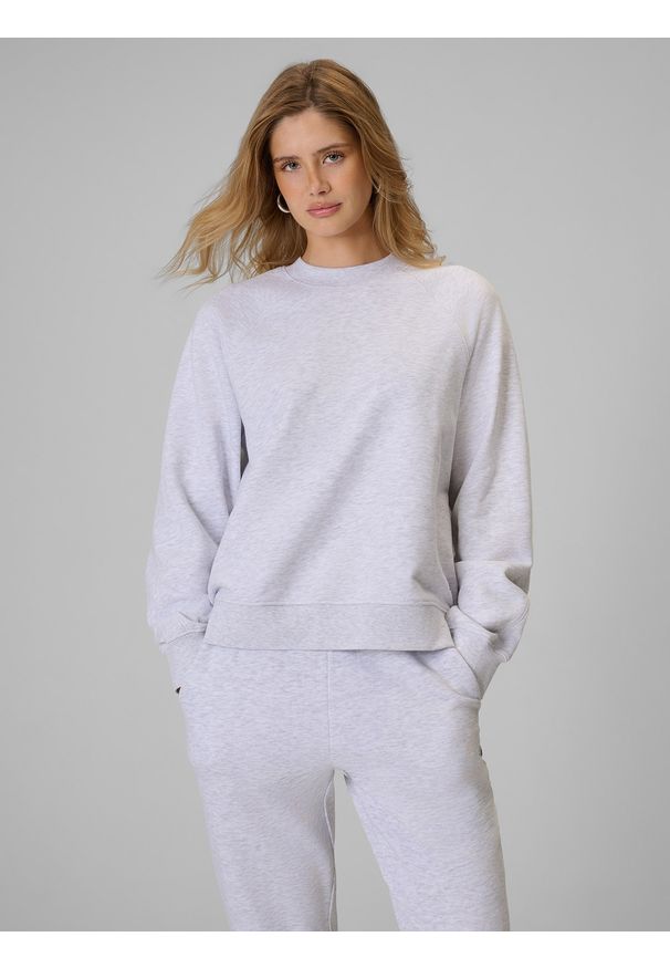 4f - 4F Bluza dresowa loose bez kaptura damska - szara M. Okazja: na co dzień. Typ kołnierza: bez kaptura. Kolor: szary. Materiał: dresówka. Długość rękawa: raglanowy rękaw. Styl: casual