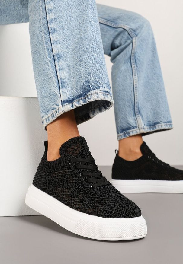 Renee - Czarne Siateczkowe Sneakersy Typu Tenisówki Sunalie. Okazja: na spotkanie biznesowe, na co dzień. Kolor: czarny. Materiał: jeans. Szerokość cholewki: normalna. Obcas: na płaskiej podeszwie
