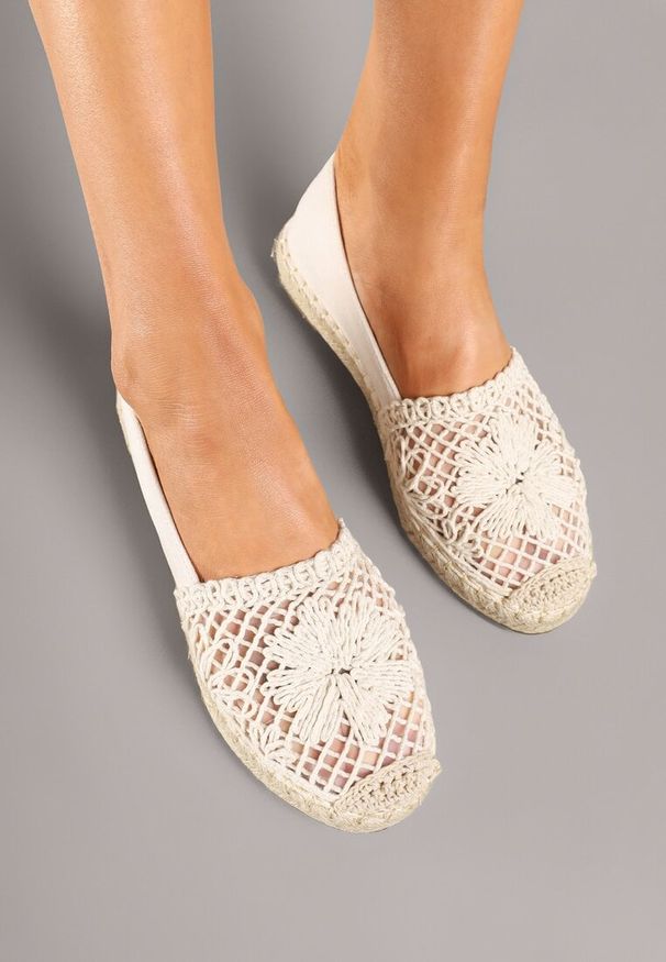 Born2be - Beżowe Ażurowe Espadryle Ozdobione Plecionym Sznurkiem Sdivaya. Okazja: na co dzień. Nosek buta: okrągły. Kolor: beżowy. Materiał: jeans. Wzór: aplikacja, ażurowy. Obcas: na obcasie. Styl: elegancki, casual