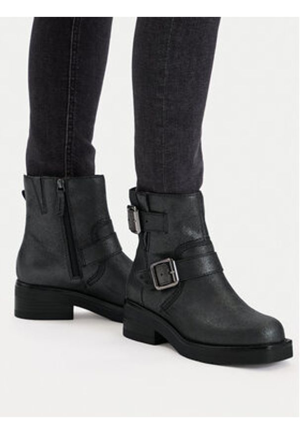 Clarks Botki Rebelle Buckle 26178889 Srebrny. Kolor: srebrny. Materiał: skóra