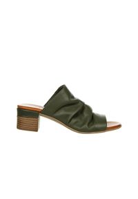 Klapki Bayla-161 066 1706 281 Dark Olive 161462, Zielony, Skóra naturalna - 37. Okazja: na co dzień. Kolor: zielony. Materiał: skóra. Sezon: lato. Obcas: na koturnie. Styl: casual. Wysokość obcasa: średni #1