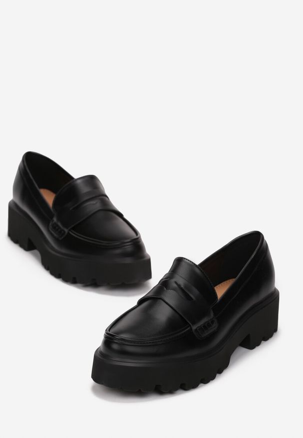 Born2be - Czarne Mokasyny Warke. Okazja: na co dzień. Nosek buta: okrągły. Kolor: czarny. Materiał: zamsz. Wzór: aplikacja, jednolity. Styl: casual