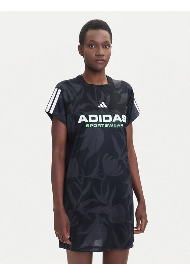 Adidas - adidas Sukienka codzienna Tiro x Common Goal Graphic JL7638 Czarny Loose Fit. Okazja: na co dzień. Kolor: czarny. Materiał: syntetyk. Typ sukienki: proste. Styl: casual
