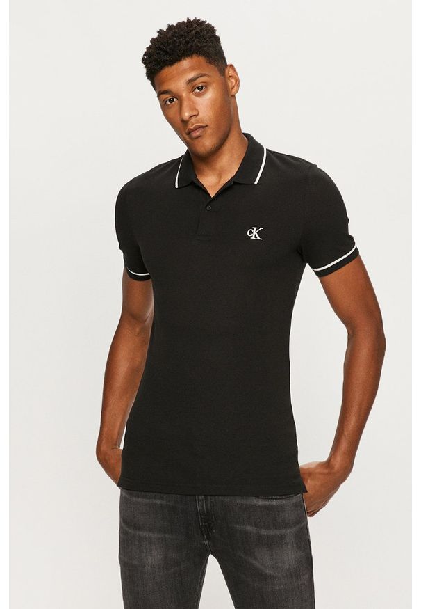 Calvin Klein Jeans polo. Okazja: na co dzień. Typ kołnierza: polo. Kolor: czarny. Długość: krótkie. Styl: casual