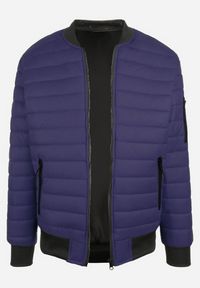 Born2be - Granatowa Kurtka Bomberka Pikowana Euphanassa. Okazja: na co dzień. Typ kołnierza: bez kaptura. Kolor: niebieski. Materiał: jeans, materiał, nylon. Długość rękawa: długi rękaw. Długość: długie. Wzór: gładki. Styl: klasyczny, casual #5