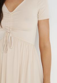 Born2be - Jasnobeżowa Sukienka Ionene. Okazja: na co dzień. Kolor: beżowy. Materiał: materiał. Długość rękawa: krótki rękaw. Sezon: wiosna, lato. Typ sukienki: proste. Styl: casual. Długość: midi #3
