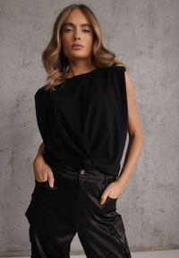 Renee - Czarny Wiązany Top Oversize z Bawełny Bez Rękawów z Poduszkami w Ramionach Othrassa. Okazja: na co dzień, na randkę. Kolor: czarny. Materiał: bawełna. Długość rękawa: bez rękawów. Długość: krótkie. Styl: casual #2