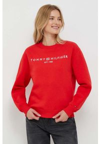TOMMY HILFIGER - Tommy Hilfiger bluza damska kolor czerwony. Kolor: czerwony. Materiał: bawełna. Wzór: nadruk. Styl: klasyczny #1
