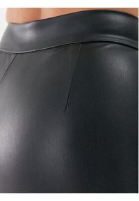Liu Jo Spodnie z imitacji skóry CF3030 E0624 Czarny Regular Fit. Kolor: czarny. Materiał: syntetyk, skóra #4