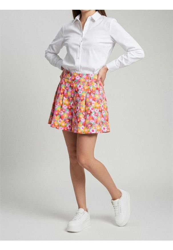 Sinsay - Szorty w kwiaty - wielobarwny. Materiał: tkanina. Wzór: kwiaty