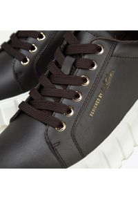 Wittchen - Damskie sneakersy skórzane na grubej platformie ciemny brąz. Okazja: do pracy, na co dzień. Nosek buta: okrągły. Kolor: brązowy. Materiał: skóra. Obcas: na platformie #4