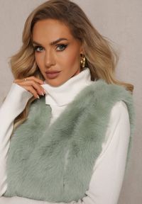 Renee - Jasnozielona Puchata Kamizelka z Futerka Ozdobiona Imitacją Skóry Tekllesa. Kolor: zielony. Materiał: skóra, futro. Wzór: aplikacja