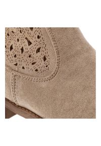 Beżowe Botki S.Barski Stylowe Obuwie Damskie. Okazja: na co dzień. Kolor: beżowy. Materiał: zamsz, materiał. Szerokość cholewki: normalna. Wzór: ażurowy. Obcas: na obcasie. Styl: elegancki. Wysokość obcasa: średni #6