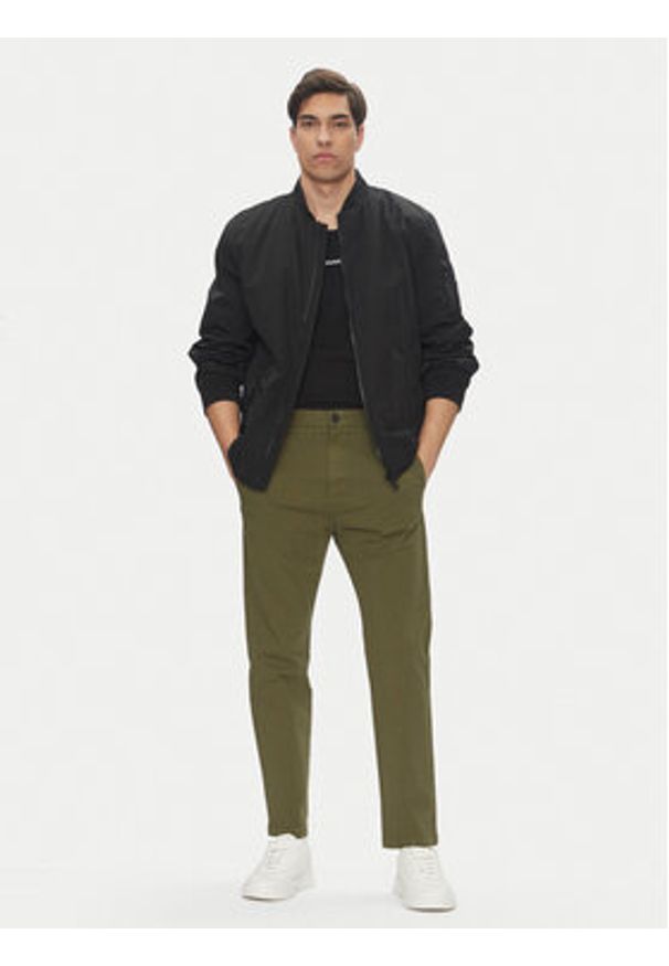 Hugo - HUGO Chinosy 50530886 Zielony Slim Fit. Kolor: zielony. Materiał: bawełna