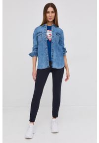 Guess Koszula jeansowa damska regular z kołnierzykiem klasycznym. Okazja: na co dzień. Typ kołnierza: kołnierzyk klasyczny. Kolor: niebieski. Materiał: jeans. Styl: klasyczny #2
