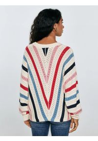 Big-Star - Sweter damski ażurowy w kolorowe paski kremowy Vika 102. Okazja: na co dzień. Kolor: kremowy. Materiał: bawełna, wiskoza. Długość: krótkie. Wzór: ażurowy, paski, kolorowy. Styl: casual