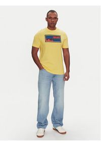 Puma T-Shirt Graphics Box 684827 Żółty Regular Fit. Kolor: żółty. Materiał: bawełna