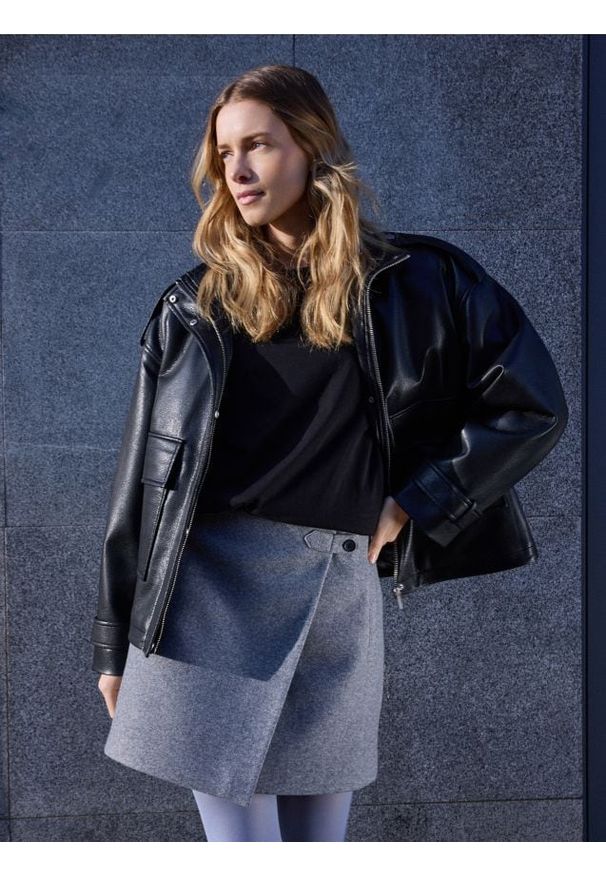 Reserved - Spódnica mini z zakładką - ciemnoszary. Kolor: szary. Materiał: tkanina. Długość: krótkie