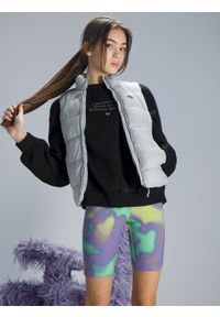 4F JUNIOR - Bluza dresowa nierozpinana bez kaptura dziewczęca. Okazja: na co dzień. Typ kołnierza: bez kaptura. Kolor: czarny. Materiał: dresówka. Styl: casual