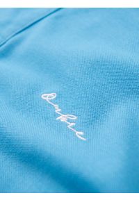 Ombre Clothing - Koszulka polo z bawełnianej dzianiny pique – jasnoniebieska V3 - Rozmiar: M. Okazja: na co dzień. Typ kołnierza: polo. Kolor: niebieski. Materiał: bawełna, dzianina. Długość rękawa: krótki rękaw. Długość: krótkie. Wzór: haft. Styl: casual, elegancki #6