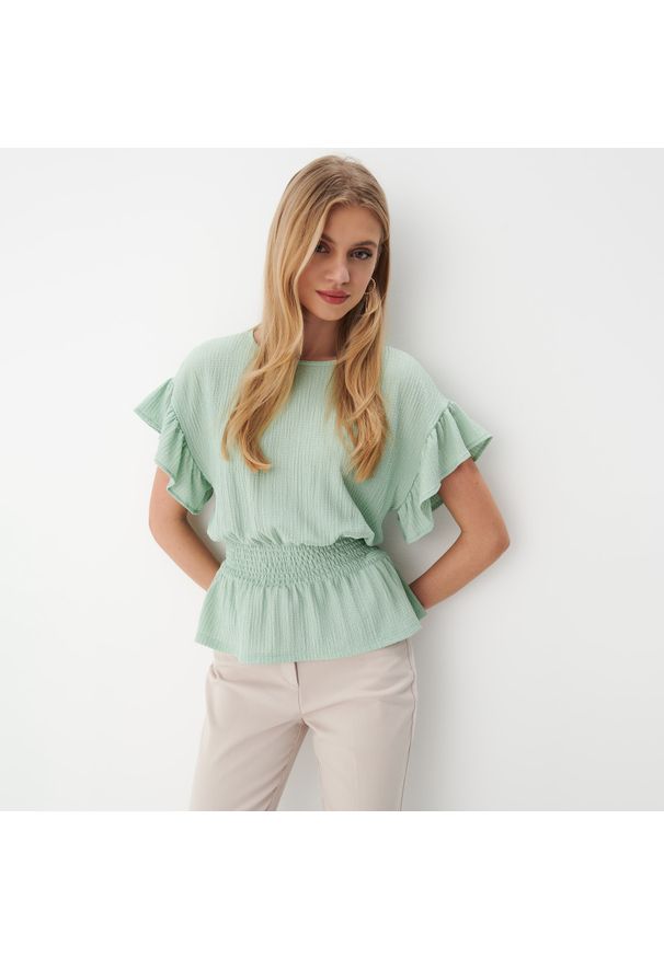 Mohito - Bluzka z falbanami - Zielony. Kolor: zielony
