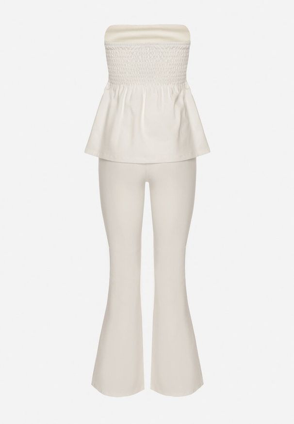 Born2be - Biały Komplet Top z Baskinką Zdobiony Guzikami i Spodnie Dzwony Sovkio. Kolor: biały. Wzór: aplikacja