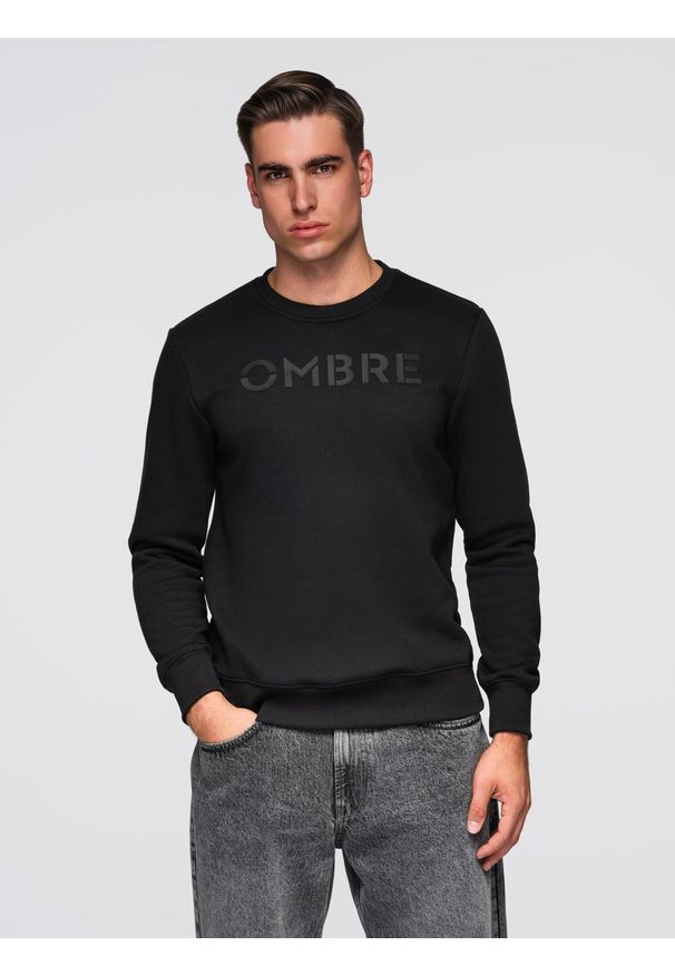 Ombre Clothing - Klasyczna dresowa męska bluza z napisem – czarna V4. Okazja: na co dzień. Kolor: czarny. Materiał: dresówka. Wzór: napisy. Styl: klasyczny
