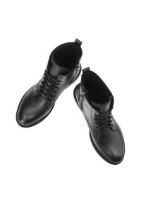 Czarne Botki Pollonus Modne Buty Damskie. Okazja: na co dzień. Kolor: czarny. Materiał: materiał, skóra. Szerokość cholewki: normalna. Wzór: aplikacja. Styl: casual, elegancki #9