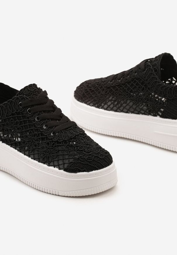 Renee - Czarne Sneakersy na Platformie przed Kostkę z Cholewką z Ażurowym Zdobieniem Ebivara. Okazja: na co dzień. Nosek buta: okrągły. Zapięcie: sznurówki. Kolor: czarny. Szerokość cholewki: normalna. Wzór: ażurowy, aplikacja. Wysokość cholewki: przed kostkę. Materiał: jeans. Sezon: wiosna. Obcas: na platformie