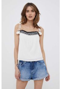Pepe Jeans top bawełniany Beni kolor biały. Kolor: biały. Materiał: bawełna. Długość rękawa: na ramiączkach. Wzór: haft #1