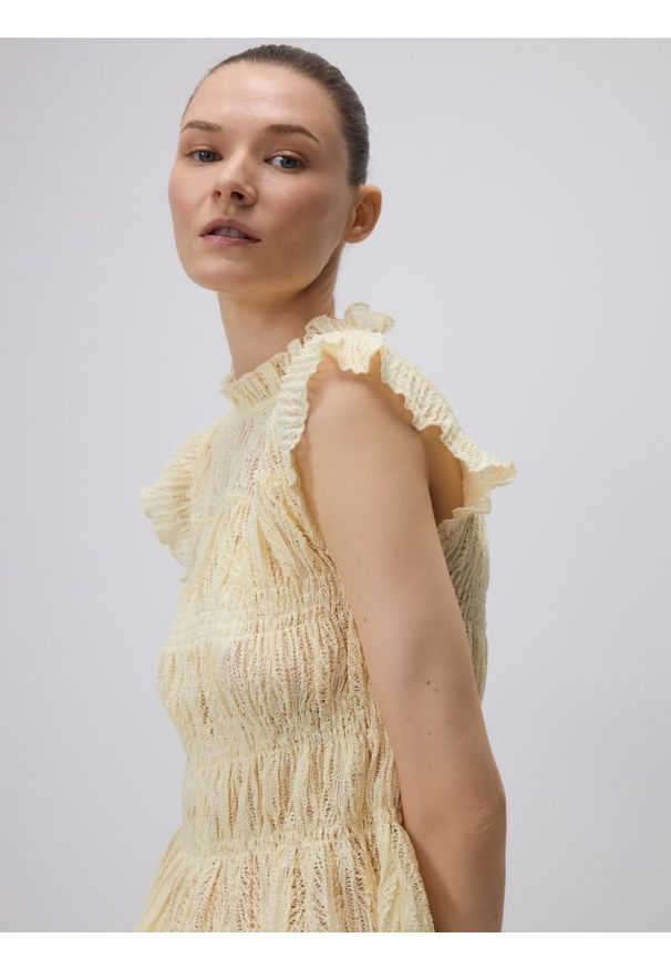 Reserved - Bluzka z marszczeniem - jasnożółty. Kolor: żółty. Materiał: dzianina