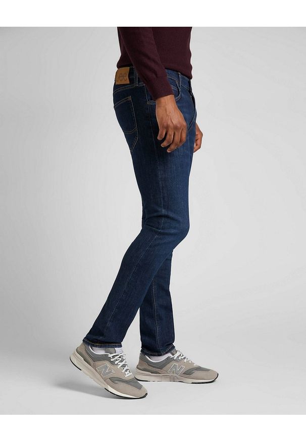 Lee - LEE LUKE MĘSKIE SPODNIE JEANSOWE DEEP WATER L719PXEE 112322381