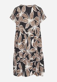 Born2be - Czarna Sukienka z Lnem o Rozkloszowanym Kroju z Wiązaniem z Frędzlami Fevione. Okazja: na co dzień. Typ kołnierza: dekolt w kształcie V. Kolor: czarny. Wzór: kwiaty. Typ sukienki: oversize. Materiał: len. Długość rękawa: krótki rękaw. Sezon: lato. Styl: casual, boho, wizytowy #6