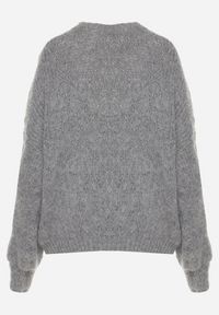 Born2be - Ciemnoszary Sweter o Klasycznym Prostym Kroju z Domieszką Wełny i Wiskozy Sezisya. Okazja: na co dzień. Kolor: szary. Materiał: wełna, wiskoza. Długość rękawa: długi rękaw. Długość: długie. Wzór: aplikacja. Sezon: zima, jesień. Styl: klasyczny