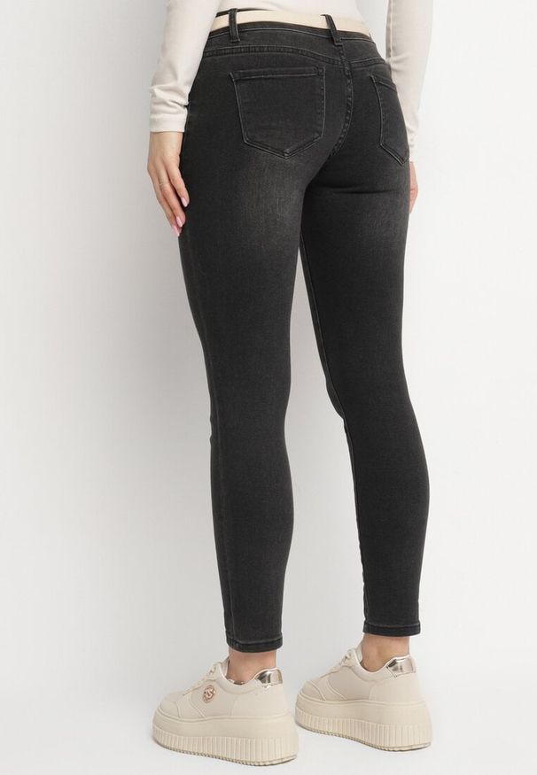 Born2be - Czarne Jeansy o Kroju Skinny z Niskim Stanem Solavina. Okazja: na co dzień. Stan: obniżony. Kolor: czarny. Styl: casual, elegancki