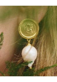 HERMINA ATHENS - Kolczyki z naturalną perłą Hercules Lost Sea. Materiał: złote, pozłacane, srebrne. Kolor: biały. Kamień szlachetny: perła #5