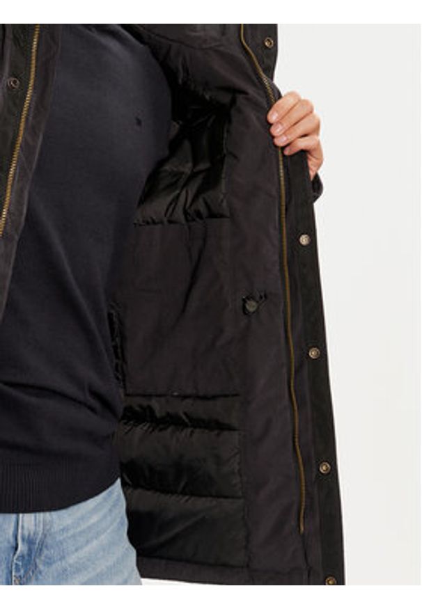 Wrangler Kurtka zimowa 112357266 Czarny Regular Fit. Kolor: czarny. Materiał: syntetyk. Sezon: zima