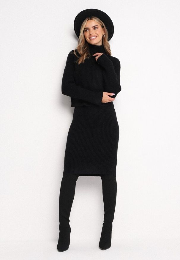 Born2be - Czarny Komplet Dzianinowy z Wełną i Bawełną Golf i Dopasowana Sukienka Reilaia. Kolor: czarny. Materiał: dzianina, bawełna, wełna. Sport: golf