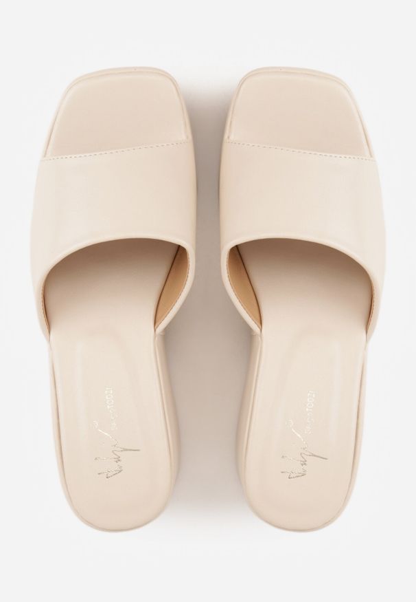 Born2be - Beżowe Minimalistyczne Klapki na Koturnie z Kwadratowym Noskiem Mosing. Okazja: do pracy, na co dzień. Kolor: beżowy. Sezon: lato. Obcas: na koturnie. Styl: elegancki, klasyczny, casual. Wysokość obcasa: średni