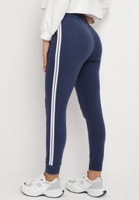 Born2be - Granatowe Dresowe Spodnie z Gumką w Pasie i Ozdobnymi Lampasami Rodde. Kolor: niebieski. Materiał: dresówka #3